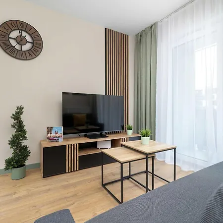 Stylish With Parking And Balcony By Renters Krakkó