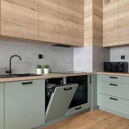Stylish With Parking And Balcony By Renters Cracóvia