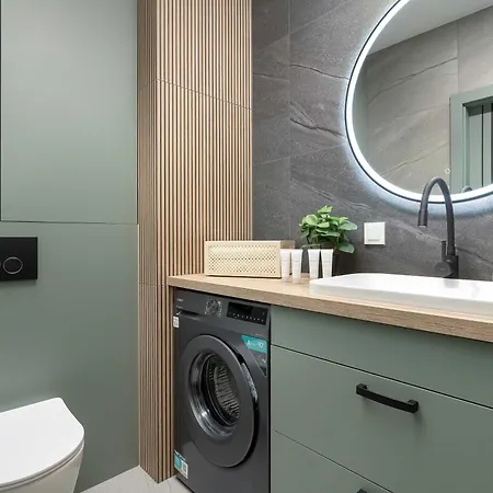 Apartman Stylish With Parking And Balcony By Renters